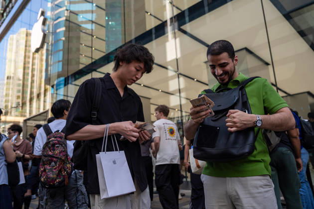 First Day on sale of IPhone Duo in Hong Kong An iPhone reseller trying to buy an iPhone duo from a woman outside an Apple Store on October 22, 2026 in Hong Kong. The iPhone DUO is Apple INC.™s first foldable phone, today is the first day the new iPhone DUO is available to the public. (Photo by Vernon Yuen Nexpher Images) HONG KONG HONG KONG