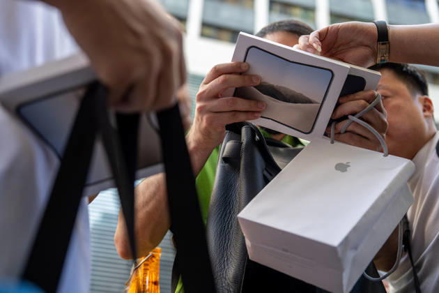 First Day on sale of IPhone Duo in Hong Kong iPhone resellers holding boxes of iPhone Duo outside an Apple Store on October 22, 2026 in Hong Kong. The iPhone DUO is Apple INC.™s first foldable phone, today is the first day the new iPhone DUO is available to the public. (Photo by Vernon Yuen Nexpher Images) HONG KONG HONG KONG