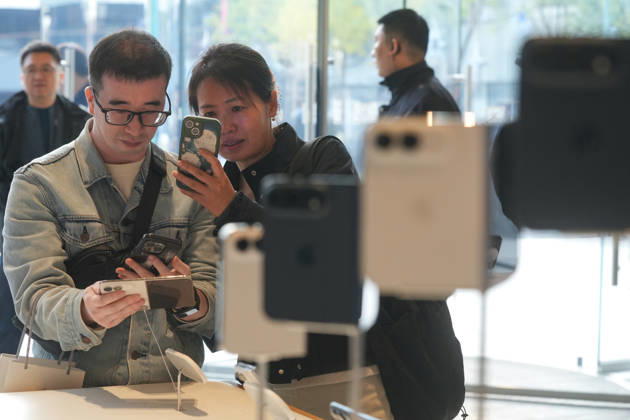 Apple s New iPhone Duo goes on sale in China BEIJING, CHINA - OCTOBER 23: Customers try iPhone Duo smartphone at Apple Inc. s Sanlitun store during the first day of in-store sales of the new device in Beijing, China, on Friday, Oct. 23, 2026. Stringer Anadolu Beijing China. Editorial use only. Please get in touch for any other usage.  Copyright: x2026xAnadoluxStringerx