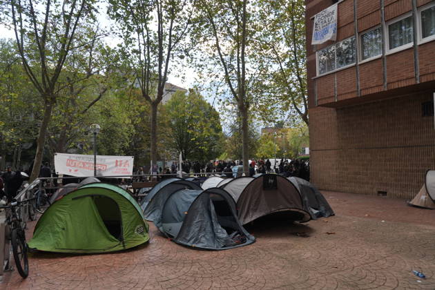 The Gasteiz Housing Union is calling for a rally to protest the eviction of a family with six minor children. Several tents set up during a rally to try to prevent an eviction, on October 23, 2026, in Vitoria-Gasteiz, Álava, Basque Country, Spain. The Gasteiz Housing Union has organized a rally to try to prevent the eviction of a family with six minor children; the reason for the eviction is the expiration of the rental agreement for the home after years of residence, amid the housing crisis and without the family having been provided with alternative housing by the authorities. OCTOBER 23, 2026 In Vitoria Gasteiz, Álava, Basque Country Vitoria Gasteiz, Álava, Basque Country Spain  Copyright: xInakixBerasalucex 7863079