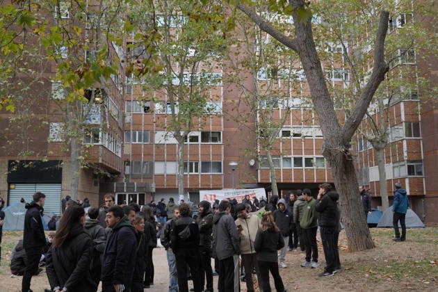 The Gasteiz Housing Union is organizing a rally to protest the eviction of a family with six minor children. Several people at a rally to try to prevent an eviction, on October 23, 2026, in Vitoria-Gasteiz, Álava, Basque Country, Spain. The Gasteiz Housing Union has organized a rally to try to prevent the eviction of a family with six minor children; the reason for the eviction is the expiration of the rental agreement for the home after years of residence, amid the housing crisis and without the family having been provided with alternative housing by the authorities. OCTOBER 23, 2026 In Vitoria Gasteiz, Álava, Basque Country Vitoria Gasteiz, Álava, Basque Country Spain  Copyright: xInakixBerasalucex 7863080