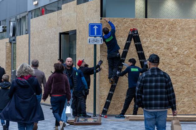 Storefronts boarded up with wooden panels at Rue Neuve Nieuwstraat, in Brussels, on Friday 23 October 2026. Stores are preparing for another protest scheduled for Saturday.  NICOLASxMAETERLINCK 190739878