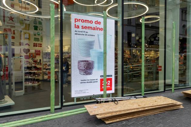Storefronts boarded up with wooden panels at Rue Neuve Nieuwstraat, in Brussels, on Friday 23 October 2026. Stores are preparing for another protest scheduled for Saturday.  NICOLASxMAETERLINCK 190739528
