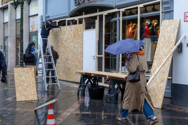 Storefronts boarded up with wooden panels, in Brussels, on Friday 23 October 2026. Stores are preparing for another protest scheduled for Saturday.  NICOLASxMAETERLINCK 190744660