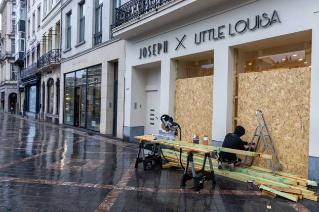 Storefronts boarded up with wooden panels, in Brussels, on Friday 23 October 2026. Stores are preparing for another protest scheduled for Saturday.  NICOLASxMAETERLINCK 190744575