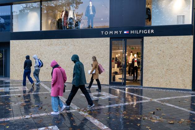 Storefronts boarded up with wooden panels, in Brussels, on Friday 23 October 2026. Stores are preparing for another protest scheduled for Saturday.  NICOLASxMAETERLINCK 190744508