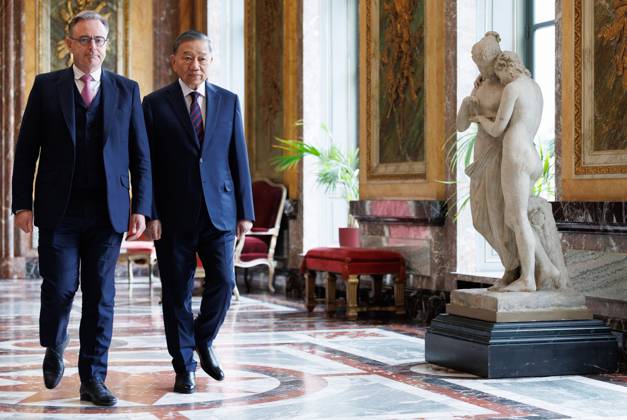 Belgian Prime Minister Bart De Wever and Vietnam President To Lam pictured ahead of a meeting at the Egmont Palace, in Brussels, on Friday 23 October 2026. The President of Vietnam and his wife visit Belgium from 21 to 24 October.  BENOITxDOPPAGNE 190742738