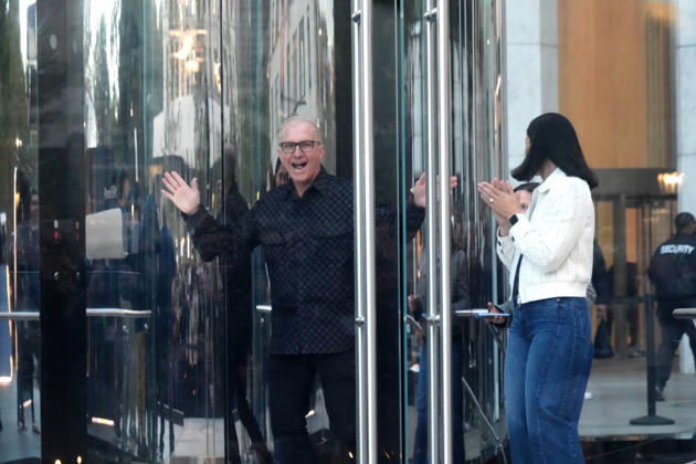October 23, 2026, New York, Ny, USA: GREG JOSWIAK opens the Apple IPhone Duo Launch,.The Apple Store Fifth Avenue, NYC.October 23, 2026 . Apple IPhone Duo Launch,.The Apple Store Fifth Avenue, NYC.October 23, 2026 . New York USA - ZUMAms4_ 20261023_faf_ms4_004 Copyright: xSoniaxMoskowitzxGordonx