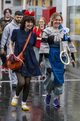 October 23, 2026, London, London, UK: London, UK. Visitors dressed as characters arrive at the London MCM Comic Con held at the Excel venue. The event is the UK s largest pop culture fan convention, celebrating comic books, movies, TV shows, anime, manga, video games, sci-fi, and fantasy. London UK  - ZUMAl94_ 20261023_zaf_l94_086 Copyright: xRayxTangx
