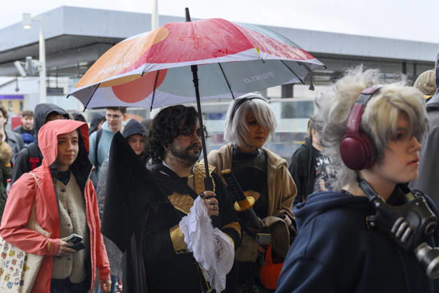 October 23, 2026, London, London, UK: London, UK. Visitors dressed as characters arrive at the London MCM Comic Con held at the Excel venue. The event is the UK s largest pop culture fan convention, celebrating comic books, movies, TV shows, anime, manga, video games, sci-fi, and fantasy. London UK  - ZUMAl94_ 20261023_zaf_l94_088 Copyright: xRayxTangx