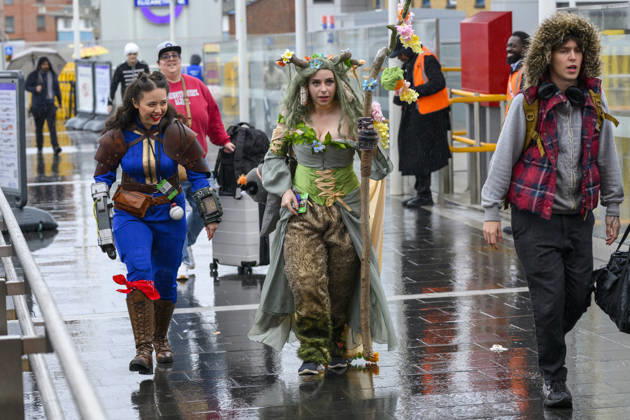 October 23, 2026, London, London, UK: London, UK. Visitors dressed as characters arrive at the London MCM Comic Con held at the Excel venue. The event is the UK s largest pop culture fan convention, celebrating comic books, movies, TV shows, anime, manga, video games, sci-fi, and fantasy. London UK  - ZUMAl94_ 20261023_zaf_l94_083 Copyright: xRayxTangx