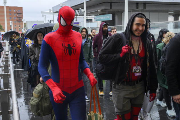 October 23, 2026, London, London, UK: London, UK. Visitors dressed as characters arrive at the London MCM Comic Con held at the Excel venue. The event is the UK s largest pop culture fan convention, celebrating comic books, movies, TV shows, anime, manga, video games, sci-fi, and fantasy. London UK  - ZUMAl94_ 20261023_zaf_l94_091 Copyright: xRayxTangx