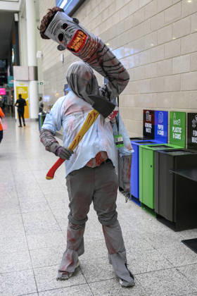 October 23, 2026, London, London, UK: London, UK. Visitors dressed as characters arrive at the London MCM Comic Con held at the Excel venue. The event is the UK s largest pop culture fan convention, celebrating comic books, movies, TV shows, anime, manga, video games, sci-fi, and fantasy. London UK  - ZUMAl94_ 20261023_zaf_l94_094 Copyright: xRayxTangx