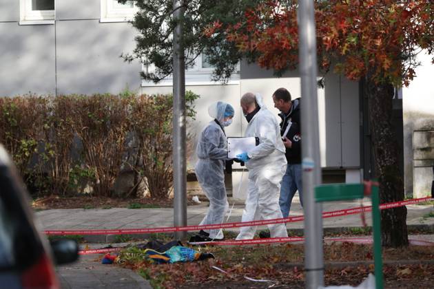 SHOOTER IN TRAPPES PHOTO: PHOTOPQR, LE PARISIEN, Arnaud Journois, La Verrière, October 23, 2026 La Verrière, Yvelines, October 23, 2026 Shooting in Trappes here in La Verrière, where a 12-year-old child was wounded. Photo: Le Parisien, Arnaud Journois An armed man opened fire several times on Friday, October 23, in the towns of Trappes and La Verrière, in the Yvelines department, leaving one person dead and four seriously injured. A suspect was arrested after a shooting in a Paris suburb that left one person dead—an incident the minister called a terrorist crime. A gunman firing from a vehicle in a Paris suburb on Friday killed one person and wounded several others, including a 12-year-old girl, in what French authorities suspect may hav  Copyright: xPHOTOPQR LExPARISIEN MAXPPPxLexParisienx xArnaudxJournoisx 20261023LPA4642 20261023LPA4642