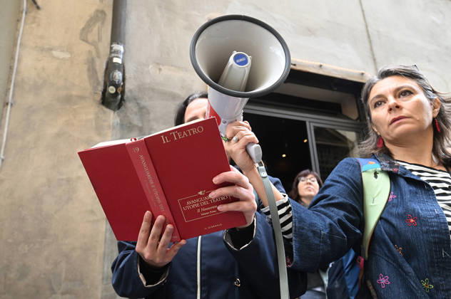 October 23, 2026, Florence, Italia, Italy: In front of the Machiavelli High School on Via Santo Spirito, a group of teachers held an open lesson on the street with megaphones and signs, addressing students leaning out of their windows and standing in front of the occupied school s door. Florence, October 23, 2026 Florence Italy  - ZUMAa289 20261023_zia_a289_130 Copyright: xAleandroxBiagiantix xAgfx