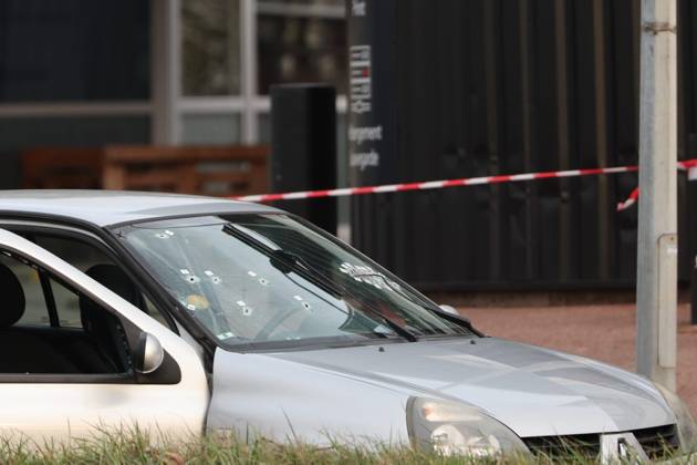 TRAPPES SHOOTER PHOTO PQR LE PARISIEN Le Parisien Arnaud Journois Coignières October 23, 2026 Coignières, Yvelines, October 23, 2026 Trappes Shooting The suspect’s car in Coignières Photo: Le Parisien Arnaud Journois Coignières, France, October 23, 2026 The car belonging to the suspect arrested following a shooting in Trappes, in the Yvelines region. The incident left one person dead and four others injured. An investigation is underway. Coignières, 78, France  Copyright: xPHOTOPQR LExPARISIEN MAXPPPxLexParisienx xArnaudxJournoisx 20261023LPA4780 20261023LPA4780