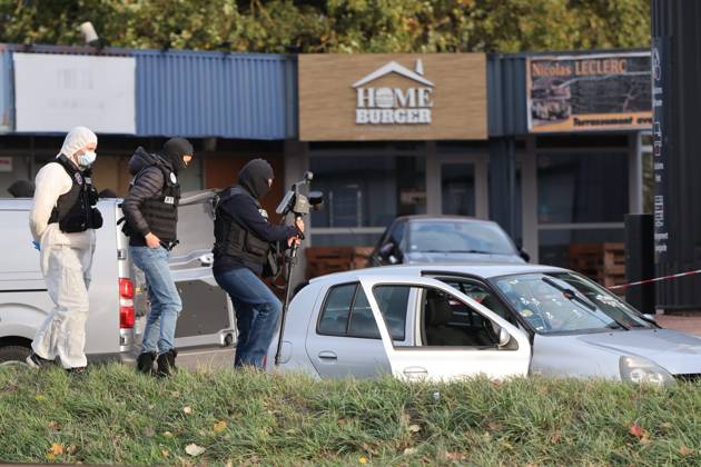 TRAPPES SHOOTER PHOTO PQR LE PARISIEN Le Parisien Arnaud Journois Coignières October 23, 2026 Coignières, Yvelines, October 23, 2026 Trappes Shooting The suspect’s car in Coignières Photo: Le Parisien Arnaud Journois Coignières, France, October 23, 2026 The car belonging to the suspect arrested following a shooting in Trappes, in the Yvelines region. The incident left one person dead and four others injured. An investigation is underway. Coignières, 78, France  Copyright: xPHOTOPQR LExPARISIEN MAXPPPxLexParisienx xArnaudxJournoisx 20261023LPA4781 20261023LPA4781