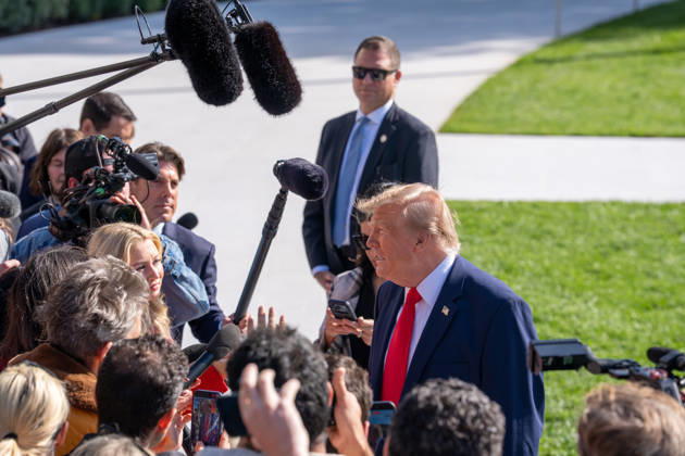 October 23, 2026, Washington, Dc, United States: U.S. President Donald Trump speaks to reporters on the South Lawn of the White House before departing for Florida on October 23, 2026, in Washington, DC. Washington United States - ZUMAl312 20261023_znp_l312_034 Copyright: xAndrewxLeydenx