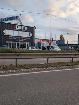 Police Investigate a Suspected Terrorist Shooting in Trappes and La Verrière - France CORRECTION CAPTION - Police officers and forensic experts examine the suspect s vehicle outside a bar-tabac along the N10 highway during detailed site investigations following a shooting that originated in Trappes and La Verrière. The attack left one man dead and four others injured, including a critically wounded 12-year-old girl, before the gunman was apprehended in Coignières. Coignières, France, October 23, 2026. Photo by ABACAPRESS.COM Coignieres Ile-de-France France  Copyright: xABACAx