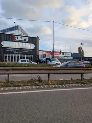 Police Investigate a Suspected Terrorist Shooting in Trappes and La Verrière - France CORRECTION CAPTION - Police officers and forensic experts examine the suspect s vehicle outside a bar-tabac along the N10 highway during detailed site investigations following a shooting that originated in Trappes and La Verrière. The attack left one man dead and four others injured, including a critically wounded 12-year-old girl, before the gunman was apprehended in Coignières. Coignières, France, October 23, 2026. Photo by ABACAPRESS.COM Coignieres Ile-de-France France  Copyright: xABACAx