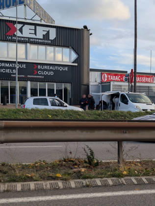 Police Investigate a Suspected Terrorist Shooting in Trappes and La Verrière - France CORRECTION CAPTION - Police officers and forensic experts examine the suspect s vehicle outside a bar-tabac along the N10 highway during detailed site investigations following a shooting that originated in Trappes and La Verrière. The attack left one man dead and four others injured, including a critically wounded 12-year-old girl, before the gunman was apprehended in Coignières. Coignières, France, October 23, 2026. Photo by ABACAPRESS.COM Coignieres Ile-de-France France  Copyright: xABACAx