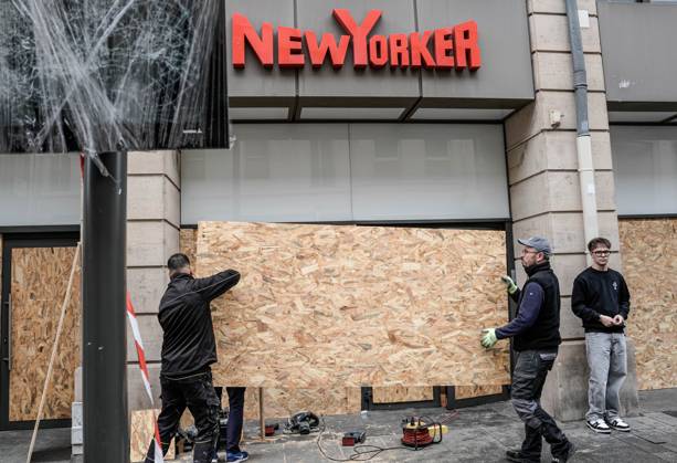 Shopfronts boarded up in Nancy ahead of planned protests NANCY, FRANCE - OCTOBER 23: Workers install protective wooden boards and plywood panels over shopfronts and commercial venues across downtown Nancy, France, on October 23, 2026. Local business owners and municipal authorities reinforced physical security measures ahead of large-scale public demonstrations planned for October 24, seeking to prevent vandalism and structural damage along major commercial corridors. Muhammed Said Tako Anadolu Nancy France. Editorial use only. Please get in touch for any other usage.  Copyright: x2026xAnadoluxMuhammedxSaidxTakox