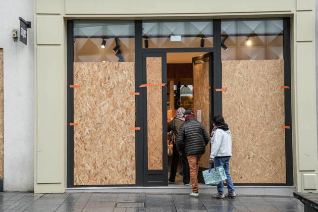 Shopfronts boarded up in Nancy ahead of planned protests NANCY, FRANCE - OCTOBER 23: Workers install protective wooden boards and plywood panels over shopfronts and commercial venues across downtown Nancy, France, on October 23, 2026. Local business owners and municipal authorities reinforced physical security measures ahead of large-scale public demonstrations planned for October 24, seeking to prevent vandalism and structural damage along major commercial corridors. Muhammed Said Tako Anadolu Nancy France. Editorial use only. Please get in touch for any other usage.  Copyright: x2026xAnadoluxMuhammedxSaidxTakox