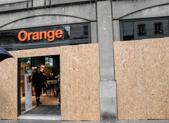 Shopfronts boarded up in Nancy ahead of planned protests NANCY, FRANCE - OCTOBER 23: Workers install protective wooden boards and plywood panels over shopfronts and commercial venues across downtown Nancy, France, on October 23, 2026. Local business owners and municipal authorities reinforced physical security measures ahead of large-scale public demonstrations planned for October 24, seeking to prevent vandalism and structural damage along major commercial corridors. Muhammed Said Tako Anadolu Nancy France. Editorial use only. Please get in touch for any other usage.  Copyright: x2026xAnadoluxMuhammedxSaidxTakox