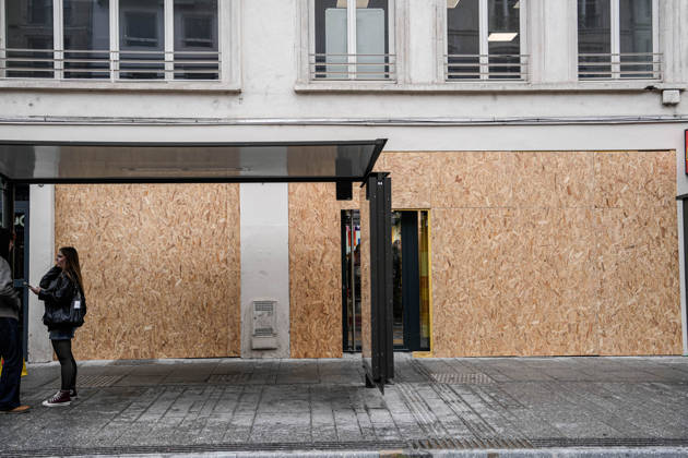 Shopfronts boarded up in Nancy ahead of planned protests NANCY, FRANCE - OCTOBER 23: Workers install protective wooden boards and plywood panels over shopfronts and commercial venues across downtown Nancy, France, on October 23, 2026. Local business owners and municipal authorities reinforced physical security measures ahead of large-scale public demonstrations planned for October 24, seeking to prevent vandalism and structural damage along major commercial corridors. Muhammed Said Tako Anadolu Nancy France. Editorial use only. Please get in touch for any other usage.  Copyright: x2026xAnadoluxMuhammedxSaidxTakox
