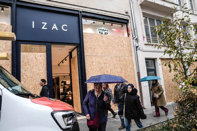 Shopfronts boarded up in Nancy ahead of planned protests NANCY, FRANCE - OCTOBER 23: Workers install protective wooden boards and plywood panels over shopfronts and commercial venues across downtown Nancy, France, on October 23, 2026. Local business owners and municipal authorities reinforced physical security measures ahead of large-scale public demonstrations planned for October 24, seeking to prevent vandalism and structural damage along major commercial corridors. Muhammed Said Tako Anadolu Nancy France. Editorial use only. Please get in touch for any other usage.  Copyright: x2026xAnadoluxMuhammedxSaidxTakox