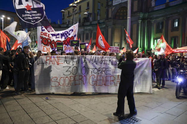Protesters Clash with Police in Naples Students, trade union members and activists from Potere al Popolo take part in a demonstration against the rising cost of living in Piazza Municipio. Clashes between demonstrators and police break out during the protest. ABP17628 Copyright: xAntonioxBalascox