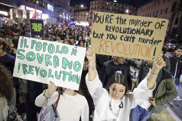 Protesters Clash with Police in Naples Students, trade union members and activists from Potere al Popolo take part in a demonstration against the rising cost of living in Piazza Municipio. Clashes between demonstrators and police break out during the protest. ABP18409 Copyright: xAntonioxBalascox