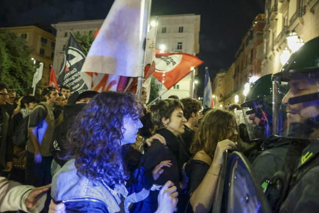 Protesters Clash with Police in Naples Students, trade union members and activists from Potere al Popolo take part in a demonstration against the rising cost of living in Piazza Municipio. Clashes between demonstrators and police break out during the protest. ABP18775 Copyright: xAntonioxBalascox
