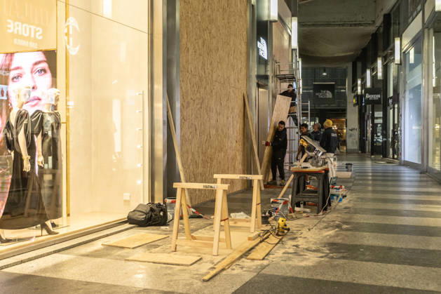 Shops in Milan board up windows ahead of cost-of-living protest MILAN, ITALY - OCTOBER 23: On the eve of an unauthorized demonstration against the high cost of living, some shop windows are being coverded with wooden panels for protection in Milan, Italy, on October 23, 2026. This measure follows the destruction and looting that took place in Milan the previous weekend during similar protests against the high cost of living. Andrea Carrubba Anadolu Milan Italy. Editorial use only. Please get in touch for any other usage.  Copyright: x2026xAnadoluxAndreaxCarrubbax