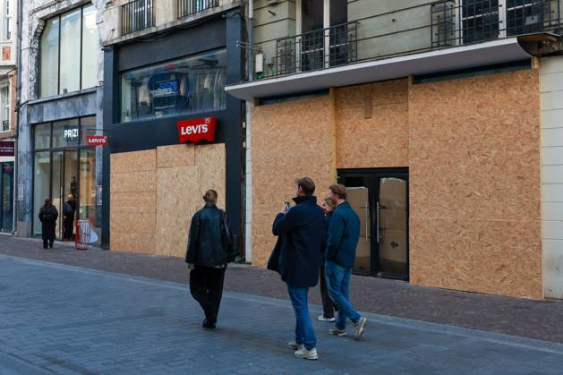 Morning Scene, Act 2, PHOTOPQR VOIX DU NORD, Thierry Thorel, October 24, 2026, Lille, October 24, 2026 Morning atmosphere in the streets of the capital of Flanders a few hours before Act 2 of the demonstrations Photo by Thierry Thorel La Voix du Nord Lille, October 24, 2026 – Morning atmosphere in the streets of the capital of Flanders, a few hours before the second wave of demonstrations, Hauts-de-France, France  Copyright: xPHOTOPQR VOIXxDUxNORD MAXPPPxThierryxThorelx 20261024VDN6201 20261024VDN6201