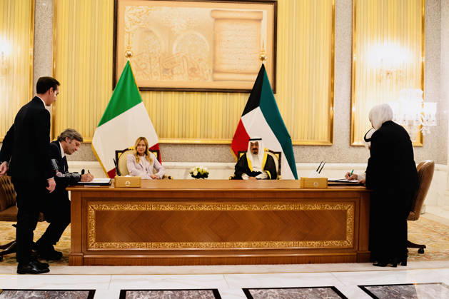 October 23, 2026, Kuwait City, Rome, Kuwait: Prime Minister Giorgia Meloni and the Emir of Kuwait, Sheikh Misha al Al-Ahmad Al-Jaber Al-Sabah, attend the signing ceremony of the Italy-Kuwait agreements in Kuwait City. October 23, 2026 Kuwait City Kuwait  - ZUMAa289 20261023_zia_a289_525 Copyright: xUfficioxStampax xAgfx