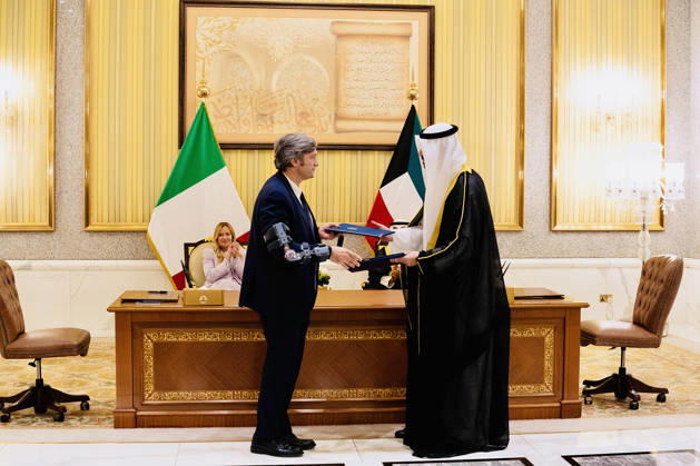 October 23, 2026, Kuwait City, Rome, Kuwait: Prime Minister Giorgia Meloni and the Emir of Kuwait, Sheikh Misha al Al-Ahmad Al-Jaber Al-Sabah, attend the signing ceremony of the Italy-Kuwait agreements in Kuwait City. October 23, 2026 Kuwait City Kuwait  - ZUMAa289 20261023_zia_a289_527 Copyright: xUfficioxStampax xAgfx