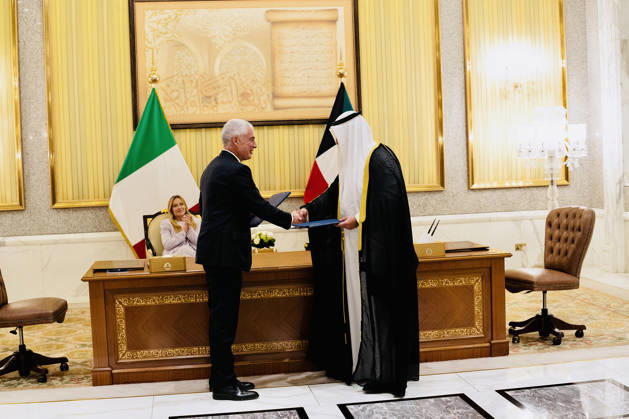 October 23, 2026, Kuwait City, Rome, Kuwait: Prime Minister Giorgia Meloni and the Emir of Kuwait, Sheikh Misha al Al-Ahmad Al-Jaber Al-Sabah, attend the signing ceremony of the Italy-Kuwait agreements in Kuwait City. October 23, 2026 Kuwait City Kuwait  - ZUMAa289 20261023_zia_a289_530 Copyright: xUfficioxStampax xAgfx