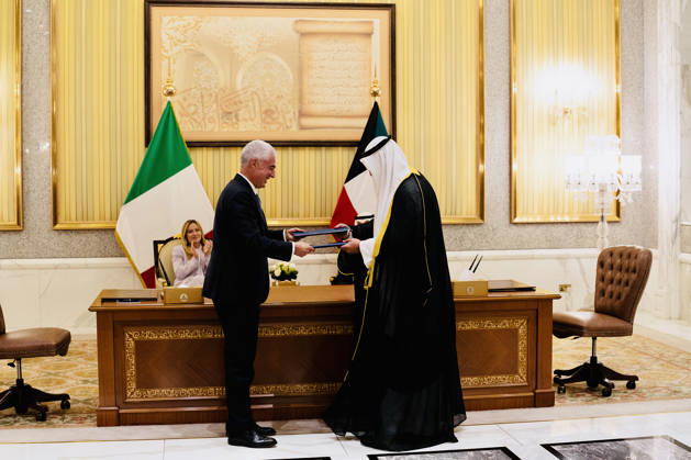 October 23, 2026, Kuwait City, Rome, Kuwait: Prime Minister Giorgia Meloni and the Emir of Kuwait, Sheikh Misha al Al-Ahmad Al-Jaber Al-Sabah, attend the signing ceremony of the Italy-Kuwait agreements in Kuwait City. October 23, 2026 Kuwait City Kuwait  - ZUMAa289 20261023_zia_a289_531 Copyright: xUfficioxStampax xAgfx