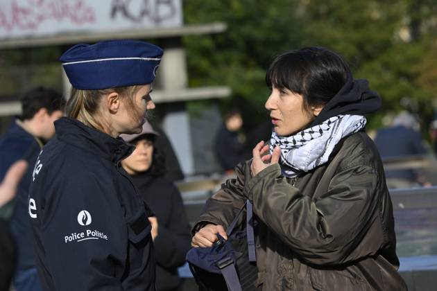 Extreme Left And Citizen Activists Protest 24 10 2026 BRUSSELS, BELGIUM - OCTOBER 24 : Police and demonstrators pictured during illegal demonstration the centre of Brussels against budget measures on October 24, 2026 in Brussels, Belgium, 24 10 2026 Brussels Belgium Copyright: xPhilipxReynaersx