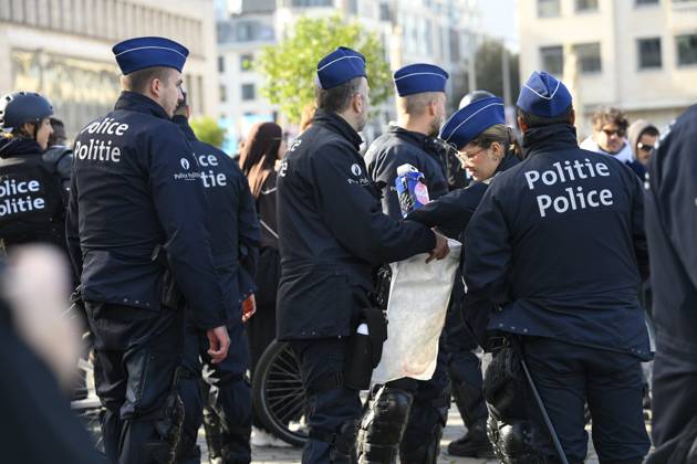 Extreme Left And Citizen Activists Protest 24 10 2026 BRUSSELS, BELGIUM - OCTOBER 24 : Police and demonstrators pictured during illegal demonstration the centre of Brussels against budget measures on October 24, 2026 in Brussels, Belgium, 24 10 2026 Brussels Belgium  Copyright: xPhilipxReynaersx