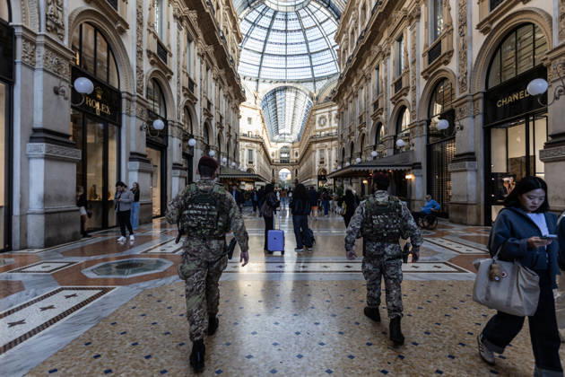 500 Italian soldiers deployed in Milan ahead of protest MILAN, ITALY – OCTOBER 24: 500 soldiers from the Folgore Parachute Brigade, one of the Italian Army’s elite units, have been deployed to patrol the city on the day an unauthorized demonstration against the high cost of living is set to take place in Milan, Italy, on October 23, 2026. This measure follows the destruction and looting that occurred in Milan the previous weekend during similar protests against the rising cost of living. Andrea Carrubba Anadolu Milan Italy. Editorial use only. Please get in touch for any other usage.  Copyright: x2026xAnadoluxAndreaxCarrubbax