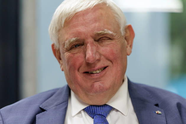 Karl Josef Laumann, CDU; Karl Josef Laumann, CDU, Minister of Labor and Social Affairs for North Rhine-Westphalia, winks on October 23, 2026, during a WVS business breakfast at the Caritas Emstor Workshops (WfbM) in Rheine, North Rhine-Westphalia, Germany. These workshops provide people wi