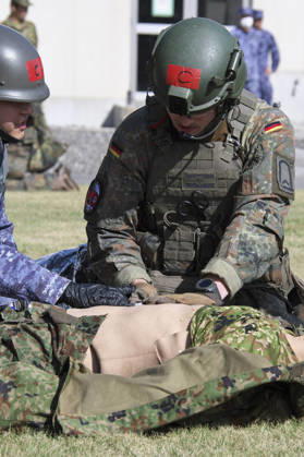 Soldiers from the Japan Self-Defense Forces and the German Bundeswehr are participating in a joint medical exercise at Iruma Air Base as part of the Japan-U.S. military exercise Keen Sword 27. Iruma, October 24, 2026 Foto:xK.xNarax xFuturexImagex sword_6001