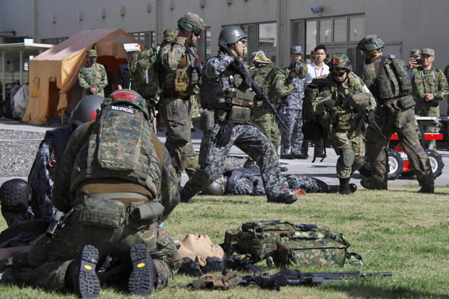 Soldiers from the Japan Self-Defense Forces and the German Bundeswehr are participating in a joint medical exercise at Iruma Air Base as part of the Japan-U.S. military exercise Keen Sword 27. Iruma, October 24, 2026 Foto:xK.xNarax xFuturexImagex sword_6002