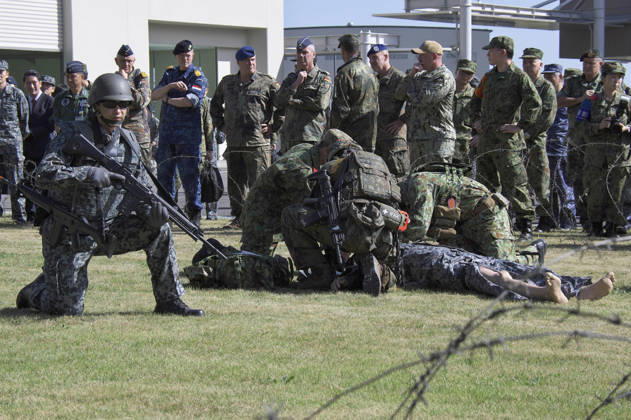 Soldiers from the Japan Maritime Self-Defense Force and the German Bundeswehr are participating in a joint medical exercise at Iruma Air Base as part of the Japan-U.S. military exercise Keen Sword 27. Iruma, October 24, 2026 Foto:xK.xNarax xFuturexImagex sword_6003