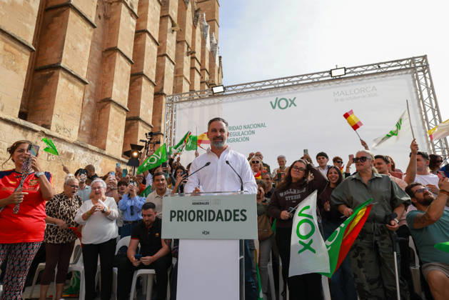 Abascal Holds a Public Event in Palma Vox President Santiago Abascal during a public event as part of the pre-campaign for the general election on November 29, at La Seu de Mallorca, on October 24, 2026, in Palma de Mallorca, Mallorca, Balearic Islands, Spain. Abascal is the first leader of one of the major parties running in the general election to have announced public events in the Balearic Islands. OCTOBER 24, 2026. Tomàs Moyà. Palma de Mallorca, Mallorca, Isl. Palma de Mallorca, Mallorca, Spain  Copyright: xTomÃ sxMoyÃ x 7866213
