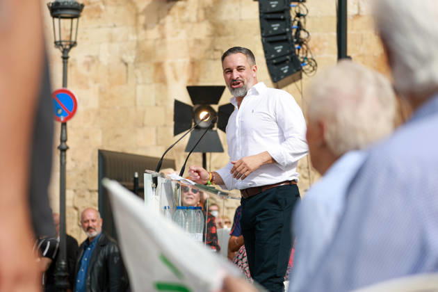 Abascal Holds a Public Event in Palma Vox President Santiago Abascal during a public event as part of the pre-campaign for the general election on November 29, at La Seu de Mallorca, on October 24, 2026, in Palma de Mallorca, Mallorca, Balearic Islands, Spain. Abascal is the first leader of one of the major parties running in the general election to have announced public events in the Balearic Islands. OCTOBER 24, 2026. Tomàs Moyà. Palma de Mallorca, Mallorca, Isl. Palma de Mallorca, Mallorca, Spain  Copyright: xTomÃ sxMoyÃ x 7866216
