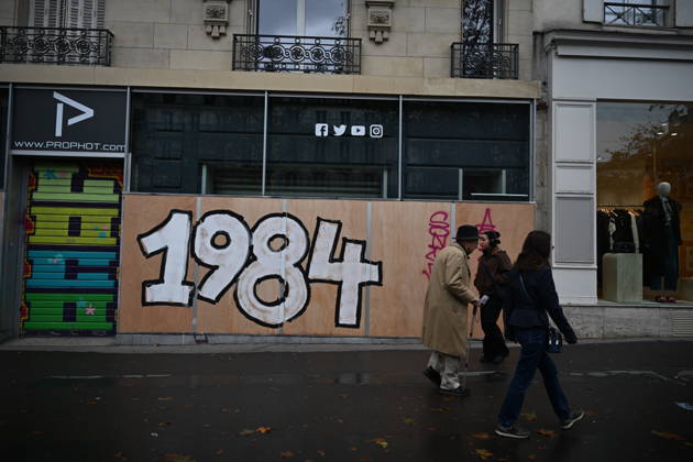 French police conduct security and identity checks in Paris ahead of protests PARIS, FRANCE - OCTOBER 24: Commercial establishments, bank branches, and luxury boutiques in central Paris are seen securing their storefronts with wooden protective panels and metal barricades in central Paris, France on Saturday, October 24, 2026. Due to planned demonstrations across the country, security forces have heightened their state of alert in major squares throughout Paris, established perimeter checkpoints, and increased police patrols. Mouneb Taim Anadolu Paris France. Editorial use only. Please get in touch for any other usage.  Copyright: x2026xAnadoluxMounebxTaimx
