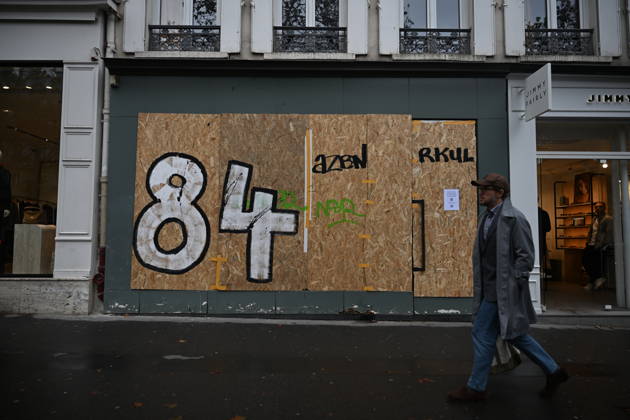 French police conduct security and identity checks in Paris ahead of protests PARIS, FRANCE - OCTOBER 24: Commercial establishments, bank branches, and luxury boutiques in central Paris are seen securing their storefronts with wooden protective panels and metal barricades in central Paris, France on Saturday, October 24, 2026. Due to planned demonstrations across the country, security forces have heightened their state of alert in major squares throughout Paris, established perimeter checkpoints, and increased police patrols. Mouneb Taim Anadolu Paris France. Editorial use only. Please get in touch for any other usage.  Copyright: x2026xAnadoluxMounebxTaimx
